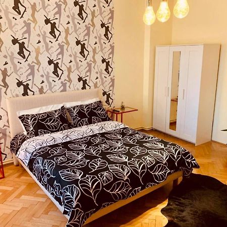 Cinematheque Ultracentral Apartment Сибиу Экстерьер фото