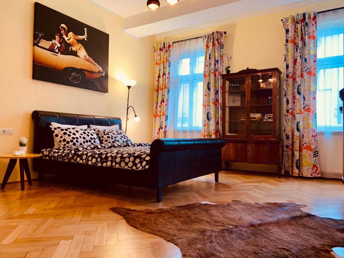 Cinematheque Ultracentral Apartment Сибиу Экстерьер фото