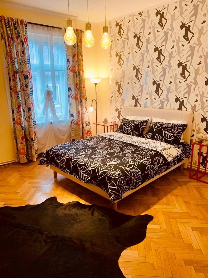 Cinematheque Ultracentral Apartment Сибиу Экстерьер фото