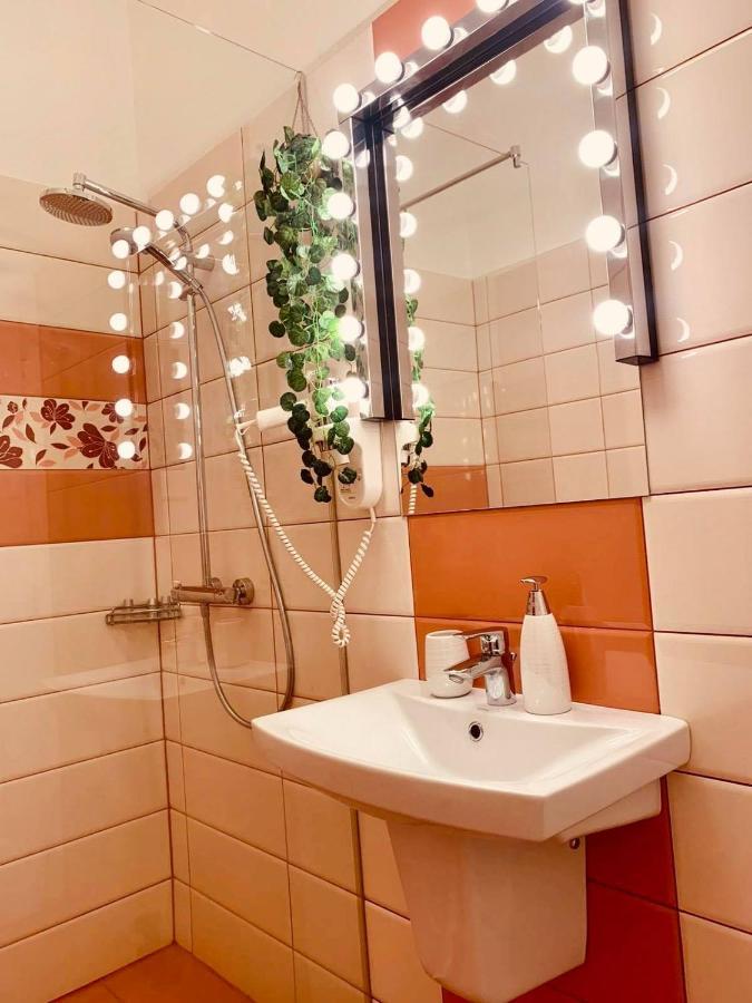 Cinematheque Ultracentral Apartment Сибиу Экстерьер фото