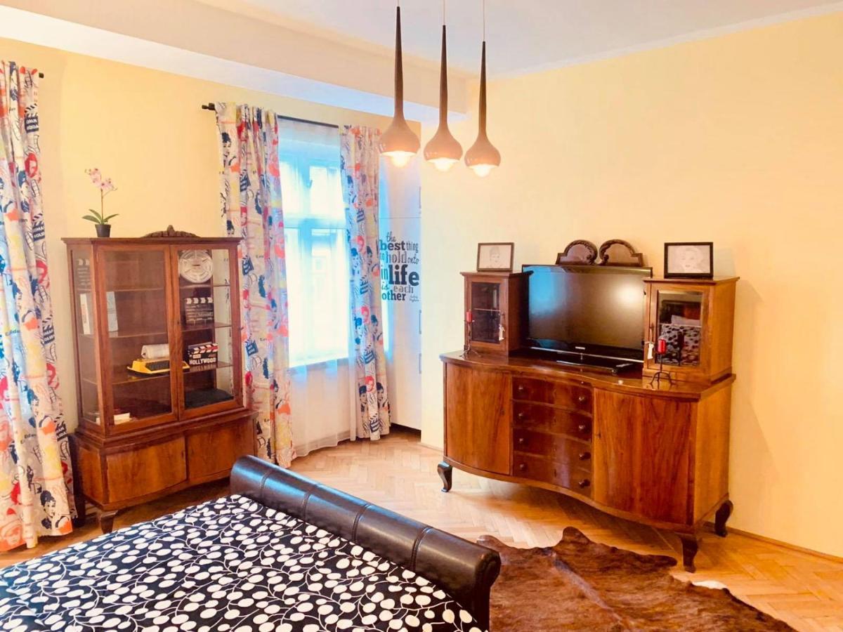 Cinematheque Ultracentral Apartment Сибиу Экстерьер фото