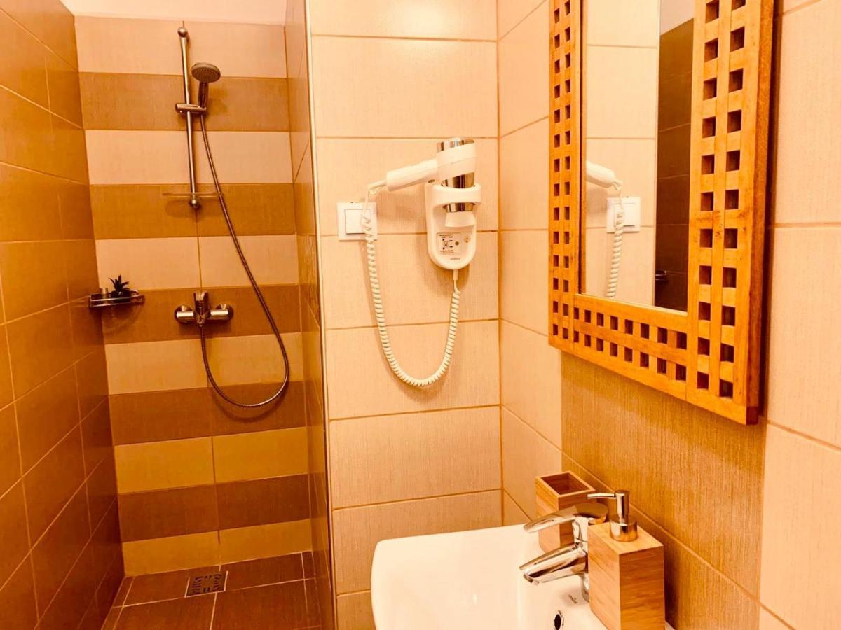 Cinematheque Ultracentral Apartment Сибиу Экстерьер фото